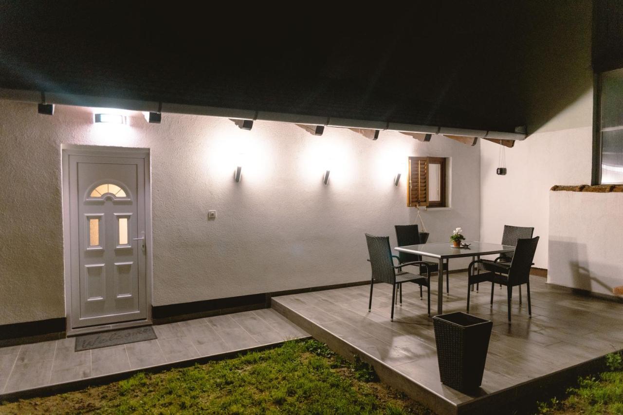 Studio Apartman Planb, Self Check In Осиек Экстерьер фото