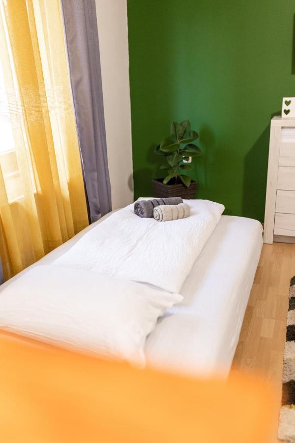 Studio Apartman Planb, Self Check In Осиек Экстерьер фото