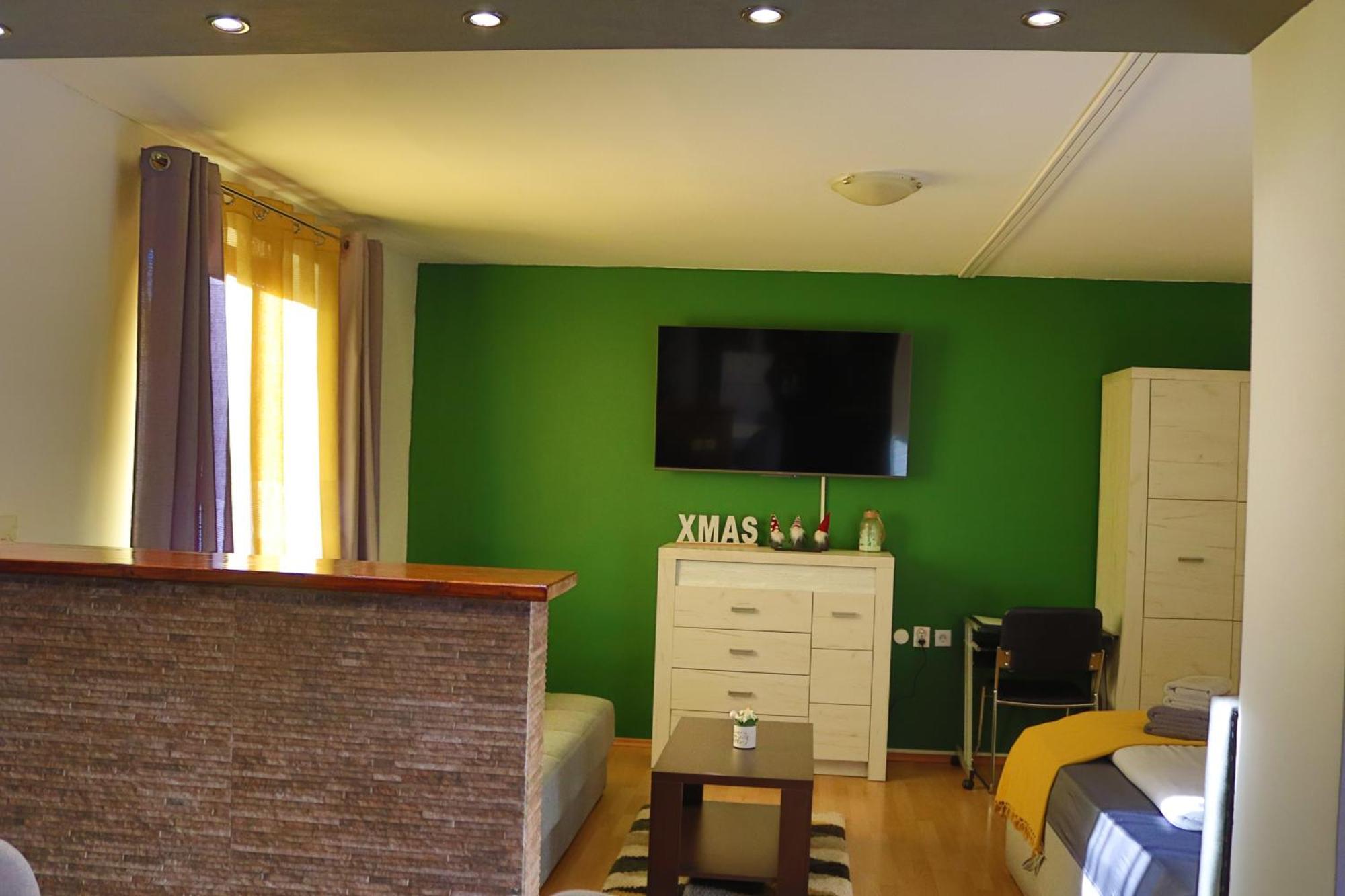 Studio Apartman Planb, Self Check In Осиек Экстерьер фото